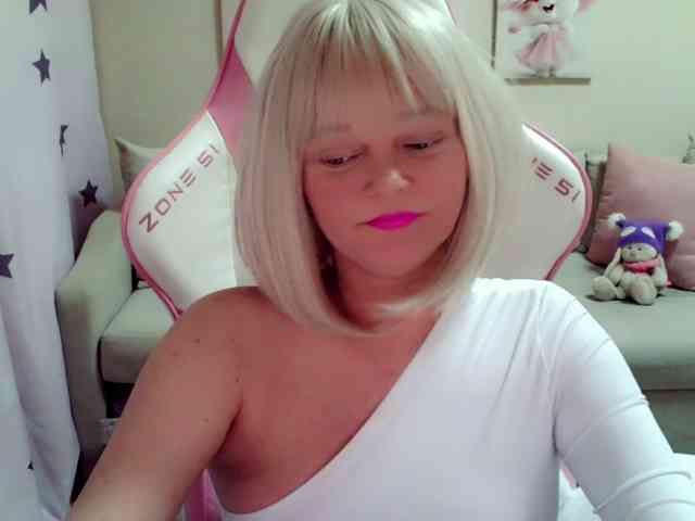 ChristieRoses webcam