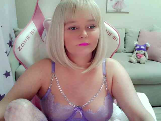 ChristieRoses webcam