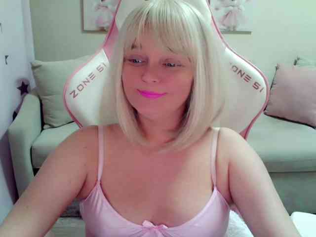 ChristieRoses webcam