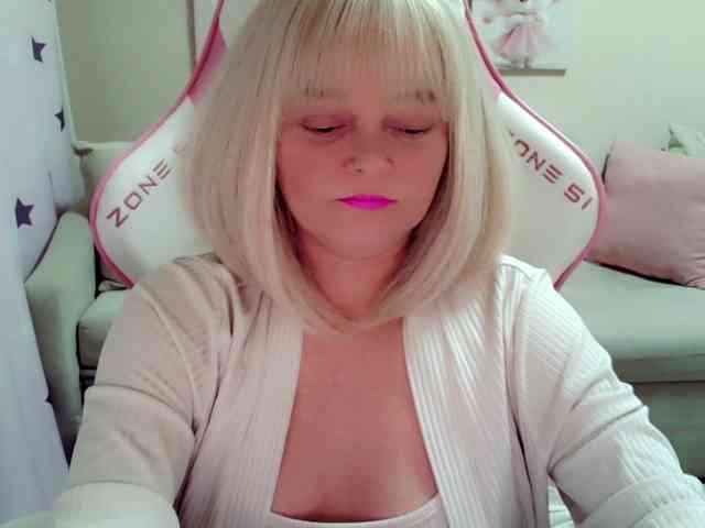 ChristieRoses webcam