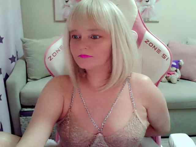ChristieRoses webcam