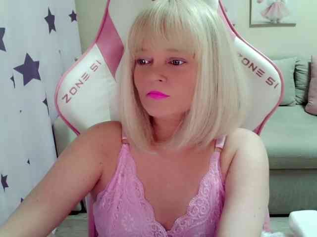 ChristieRoses webcam