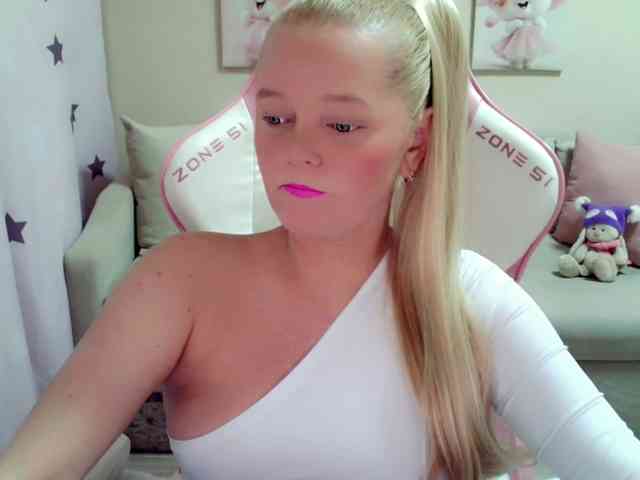 ChristieRoses webcam