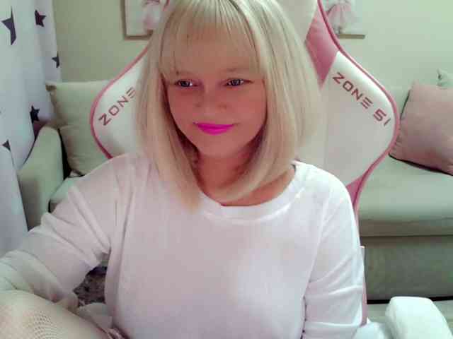 ChristieRoses webcam