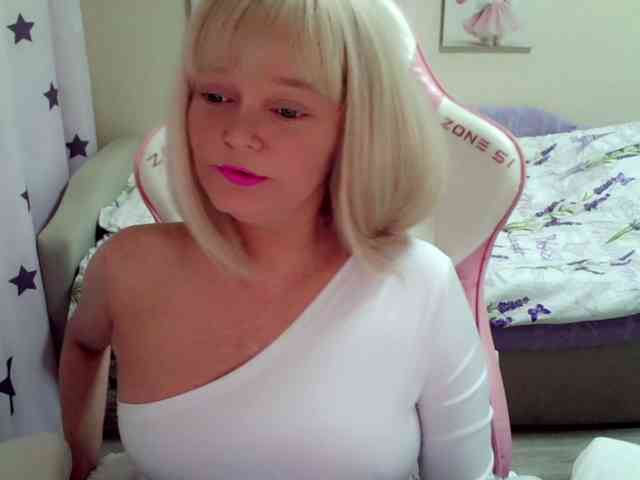 ChristieRoses webcam