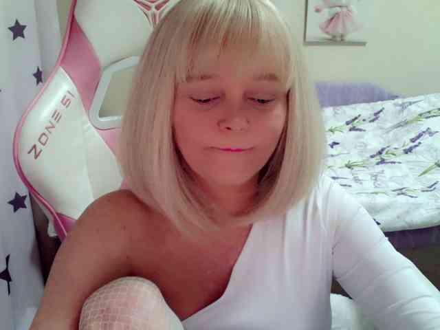 ChristieRoses webcam