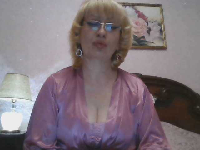 Ur-Mami's BongaCams show and profile