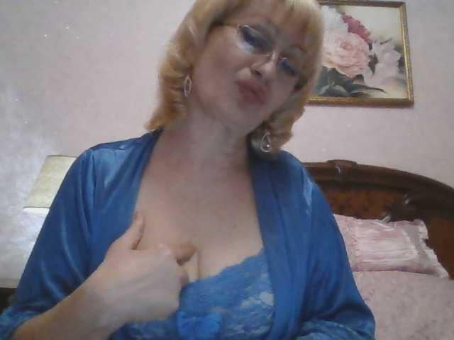 Ur-Mami's BongaCams show and profile