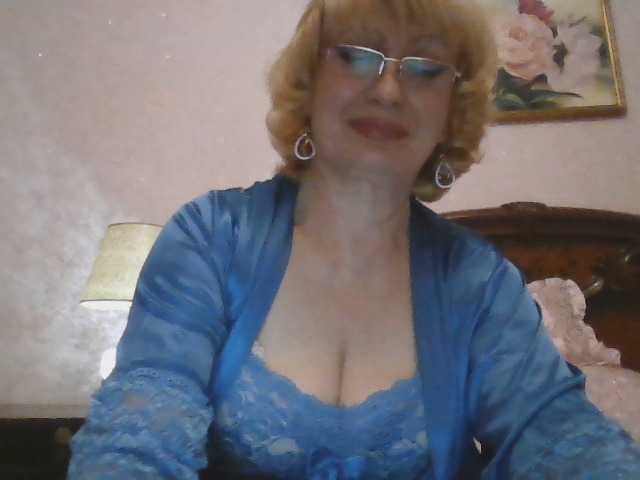 Ur-Mami's BongaCams show and profile