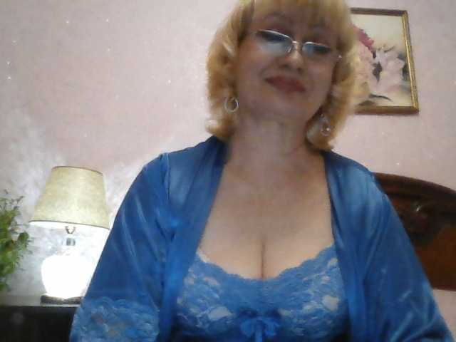 Ur-Mami's BongaCams show and profile