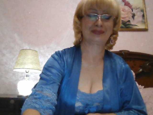 Ur-Mami's BongaCams show and profile