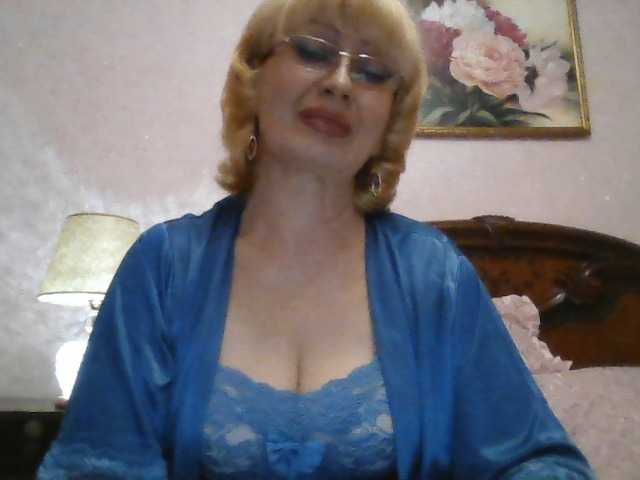 Ur-Mami's BongaCams show and profile