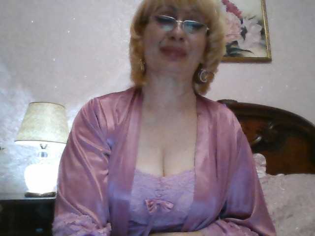 Ur-Mami's BongaCams show and profile