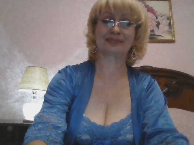 Ur-Mami's BongaCams show and profile