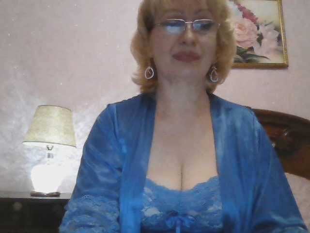 Ur-Mami's BongaCams show and profile