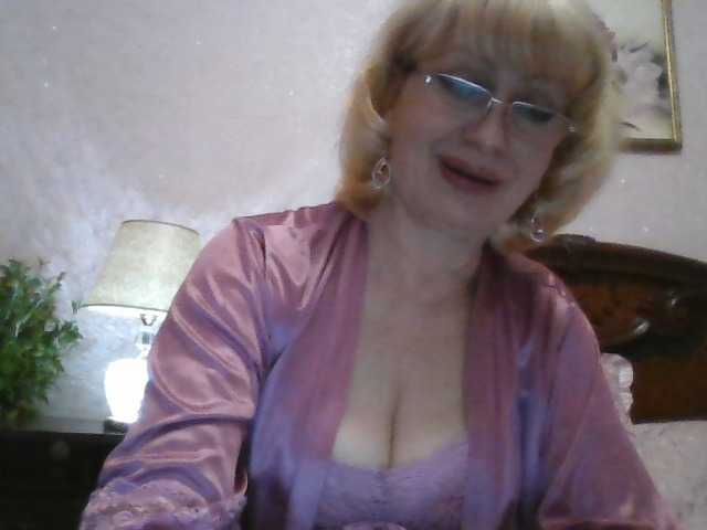 Ur-Mami's BongaCams show and profile