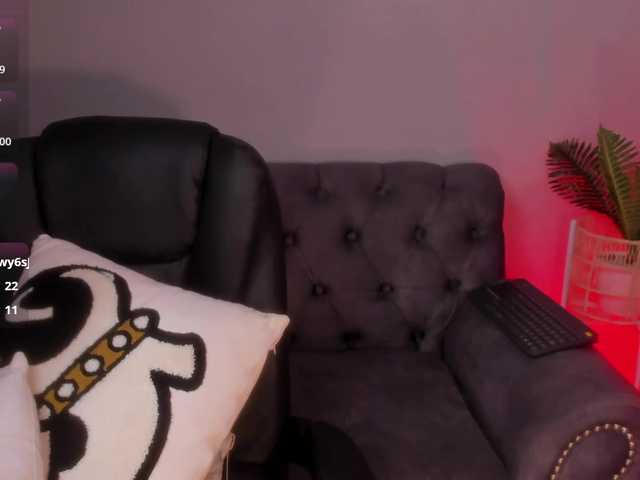  EllieMitchell chat room