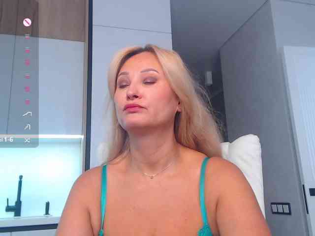 hold-me-tight webcam