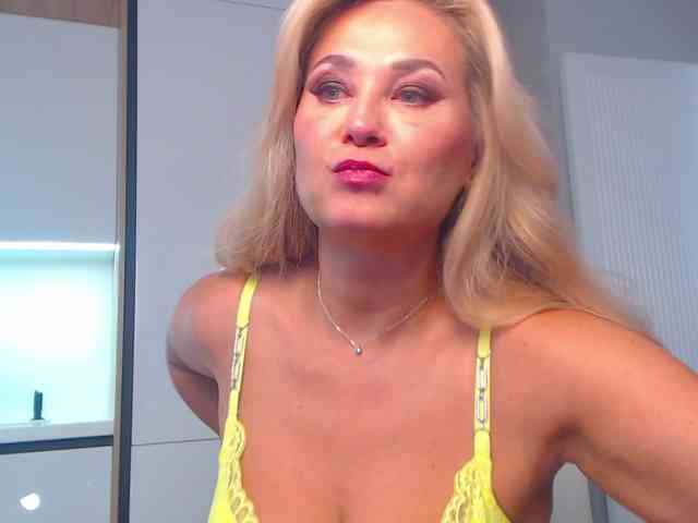 hold-me-tight webcam