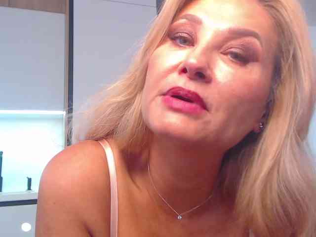 hold-me-tight webcam