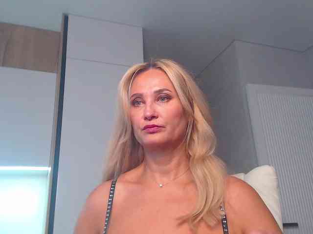 hold-me-tight webcam