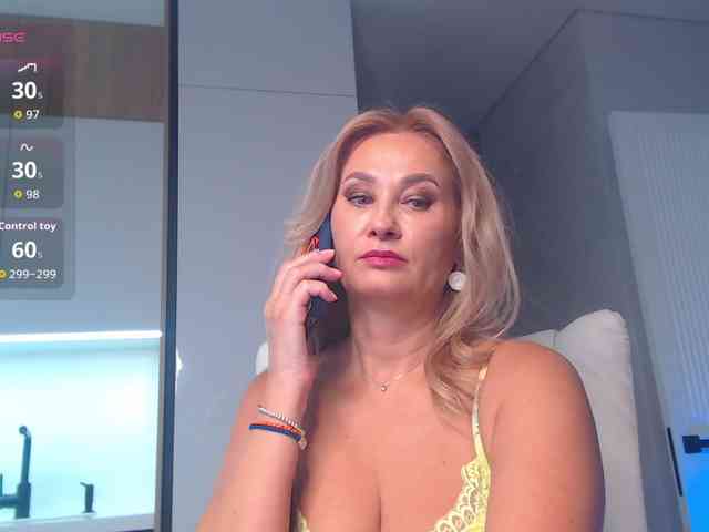 hold-me-tight webcam