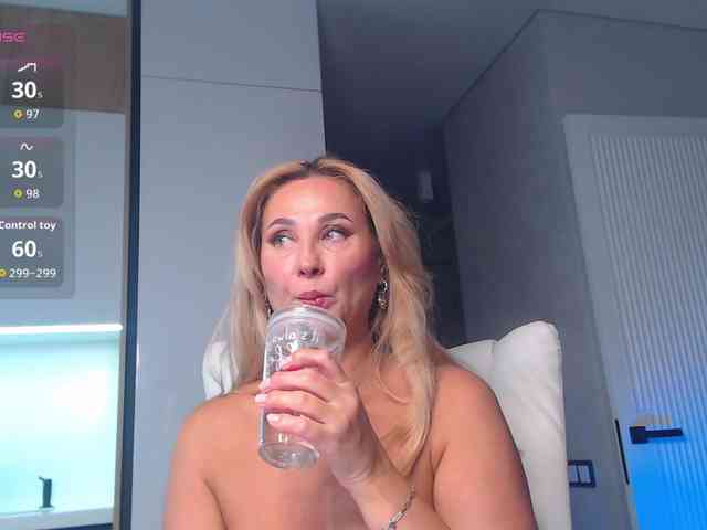 hold-me-tight webcam