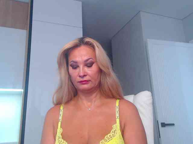 hold-me-tight webcam