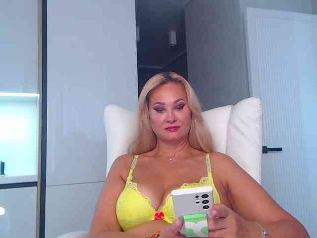 hold-me-tight webcam
