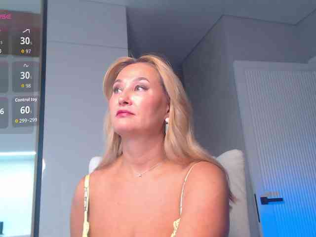 hold-me-tight webcam