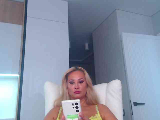 hold-me-tight webcam