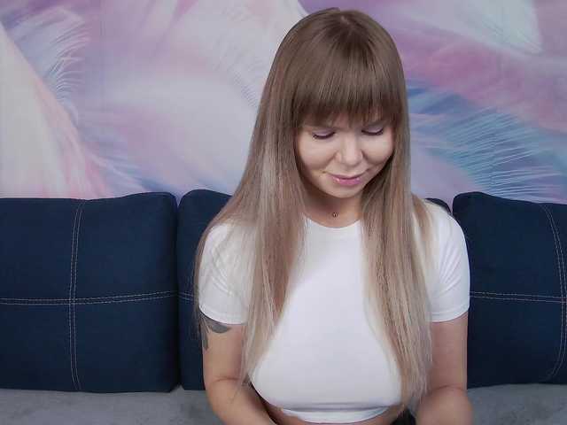 TouchMeNow Live Cam and Statistics on UnifiedCams