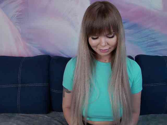 TouchMeNow's webcam live show