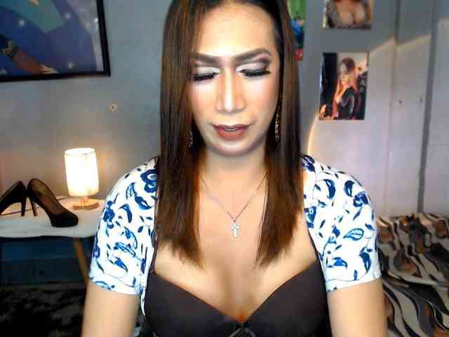 WildYhurieTs Live Webcam on BongaCams
