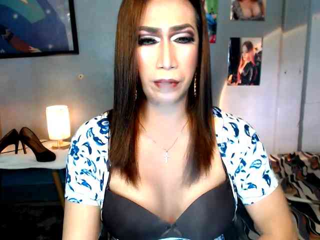 WildYhurieTs Live Webcam on BongaCams