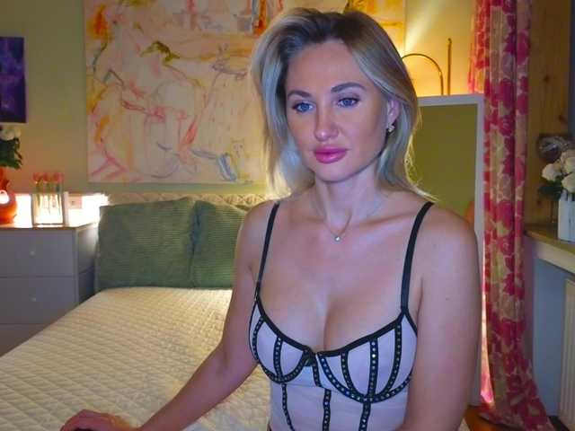 Discover MisssMira, she wants to masturbate for you MisssMira from BongaCams