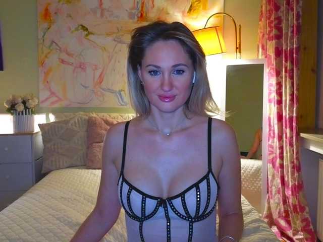 MisssMira's BongaCams show and profile