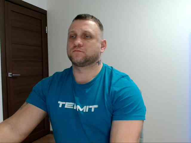 B-L-O-N-D Live Webcam on BongaCams