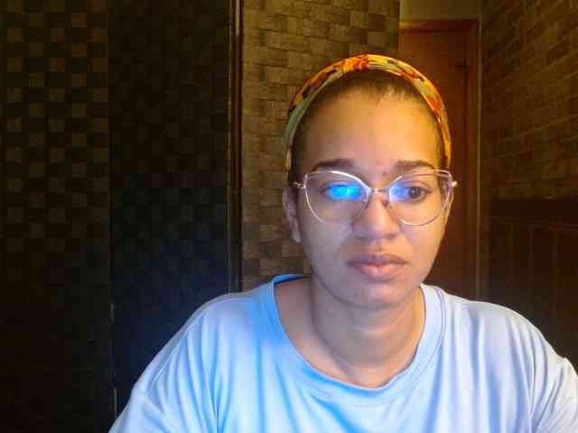 Moranguh Live Webcam on BongaCams