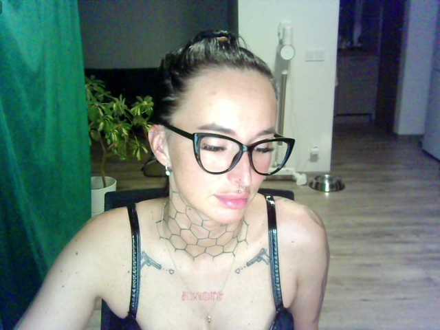 browinejane's BongaCams show and profile