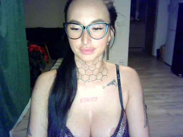 tattooedKika webcam