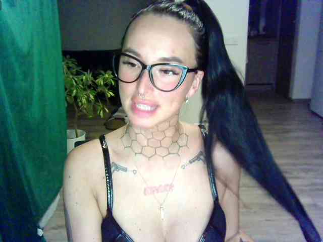tattooedKika webcam