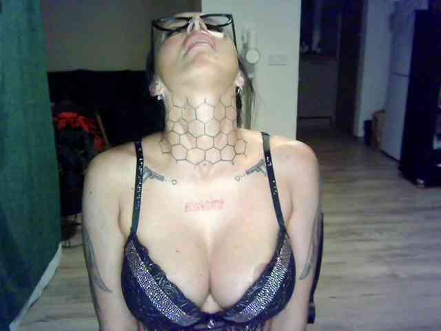 tattooedKika webcam
