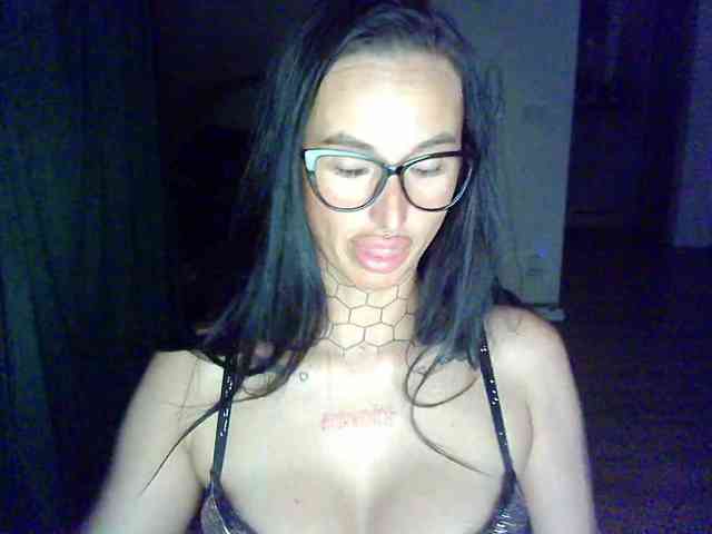 tattooedKika webcam