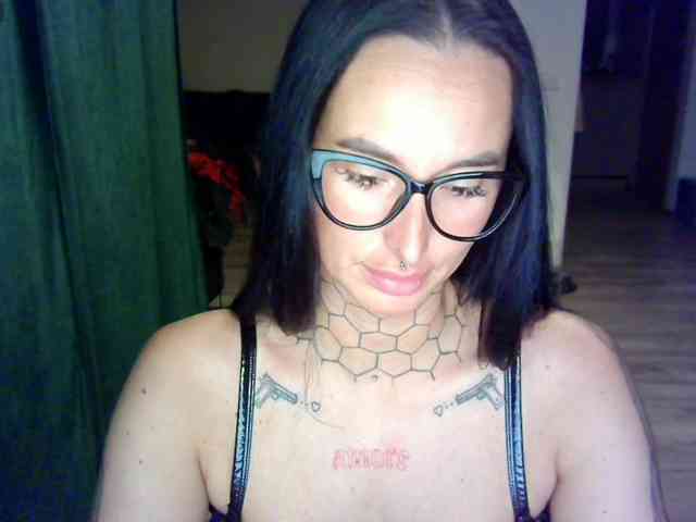 tattooedKika webcam