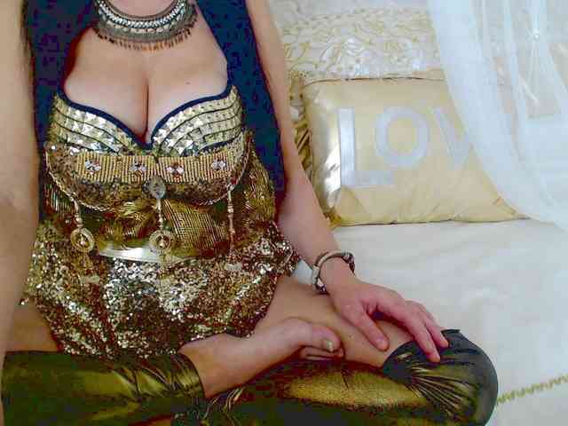 MadinaGold777 webcam