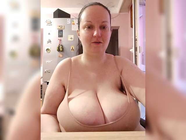 LadyAlma's BongaCams show and profile