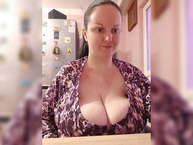 LadyAlma's BongaCams show and profile