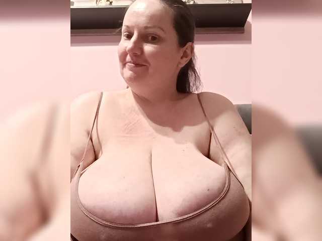 LadyAlma's BongaCams show and profile