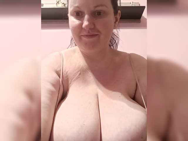 LadyAlma's BongaCams show and profile